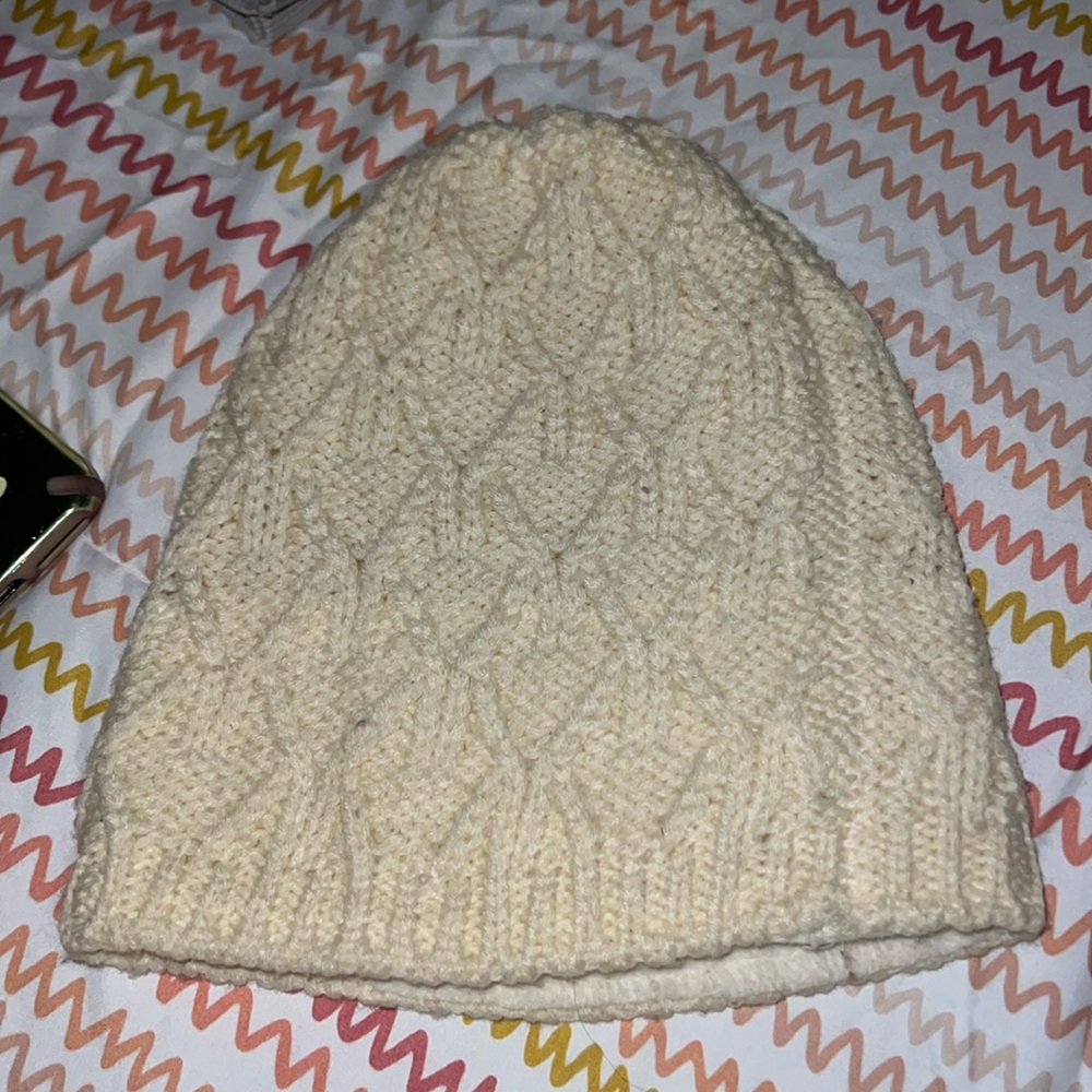 Off white HM winter hat one size